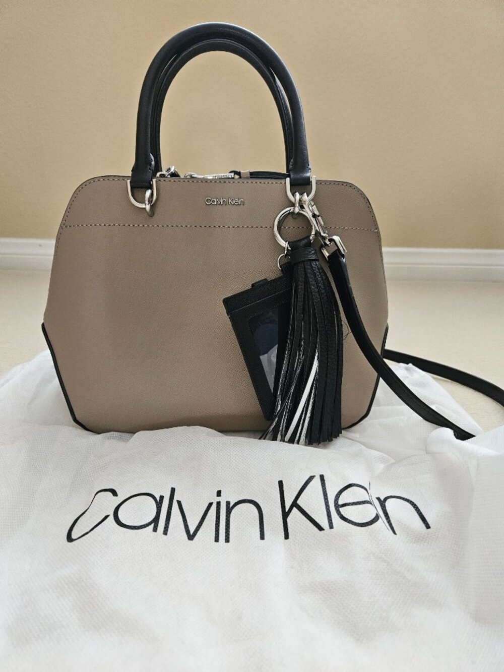 โจ Calvin Klein Beige Leather Handbag โ Brand New! โจ